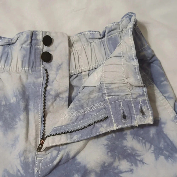 Universal Thread Women's High-rise Paperbag Shorts, Color Blue Marbled Size S - Picture 10 of 16